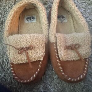 Dockers Cozy Brown Kids Moccasins slippers size L 2/3 used indoors only